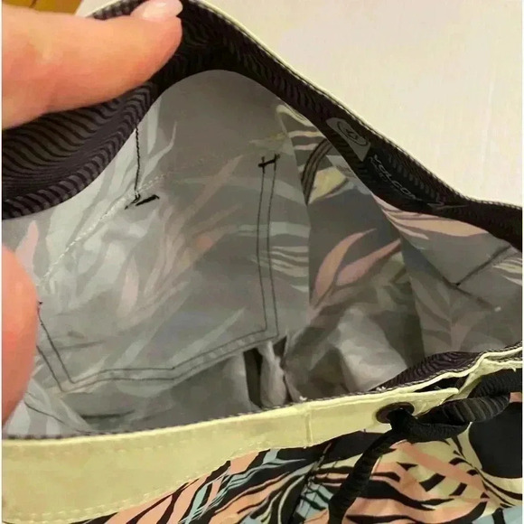 Volcom Boys Board Shorts Print Tie Waist Tropical NEW Black Blue 29 - Picture 8 of 10